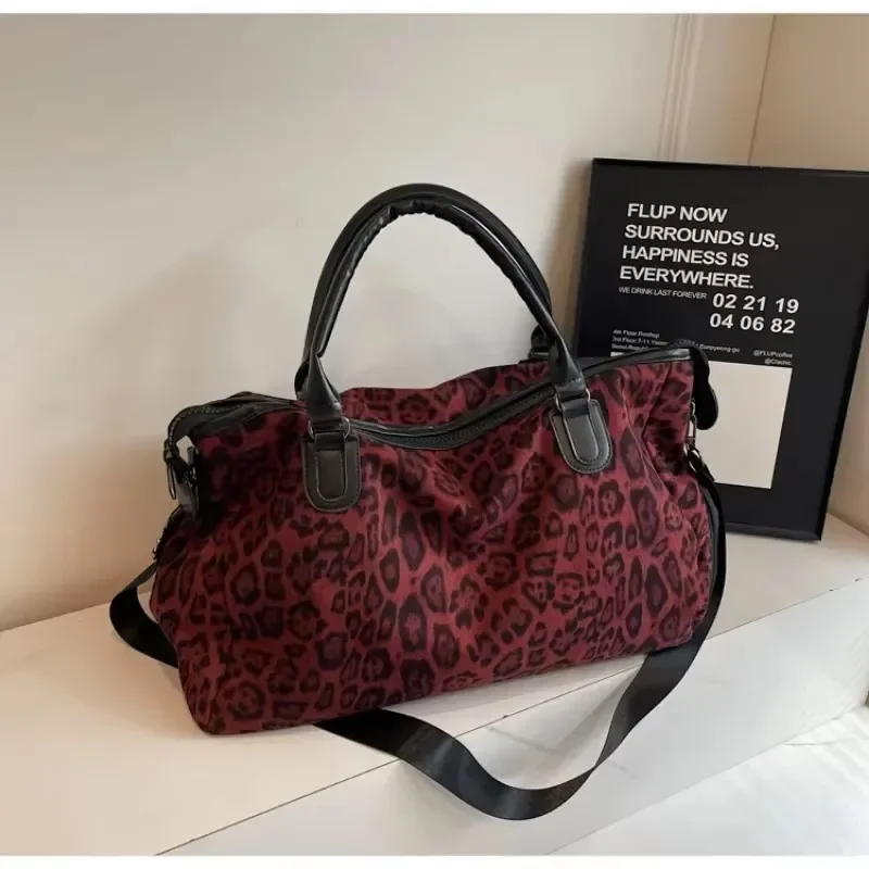 

2025 Hot Trendy Leopard Personality Travel Shoulder Bags Large Capacity Dry and Wet Separation Super Cool Tote Bags for Women