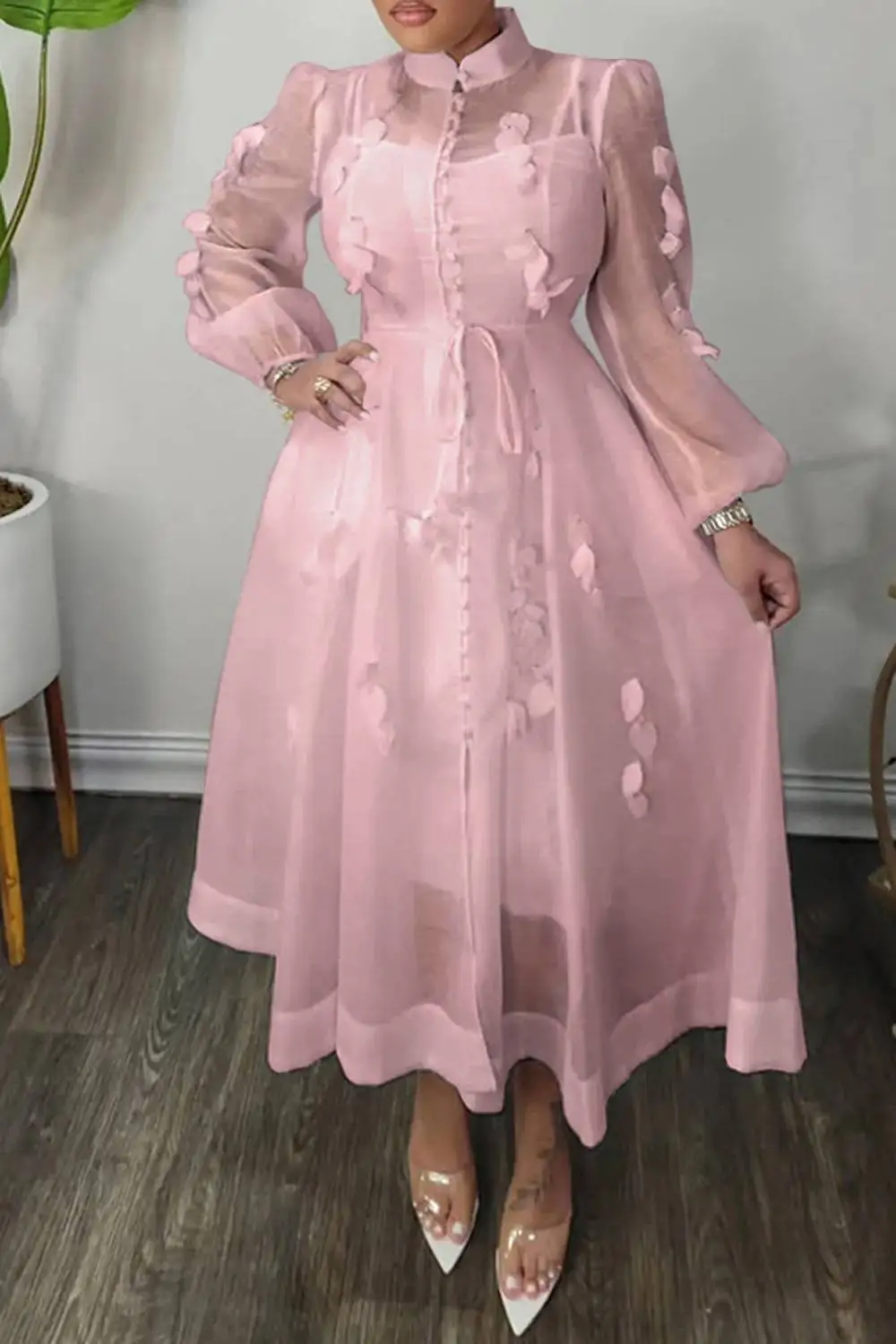 بالإضافة إلى حجم الزفاف الأبيض الأنيق جولة الرقبة طويلة الأكمام انظر من خلال فساتين الأورجانزا متوسطة الطول #4