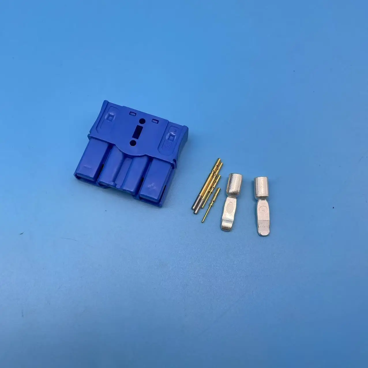 

P15JW-E Pallet Truck Charging Plug Connector