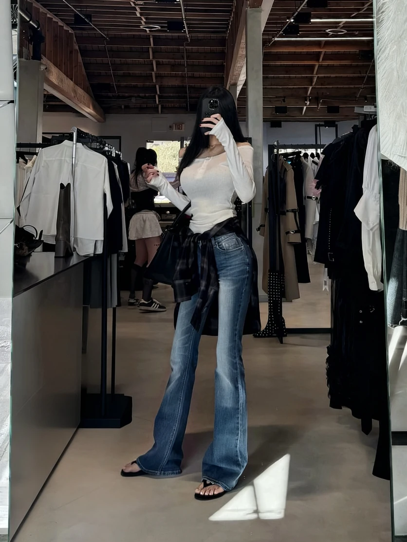 

High Waist Flared Denim Jeans Faionable Slimming American Retro Sexy Girl Sle Guse Who Wears Who's Legs