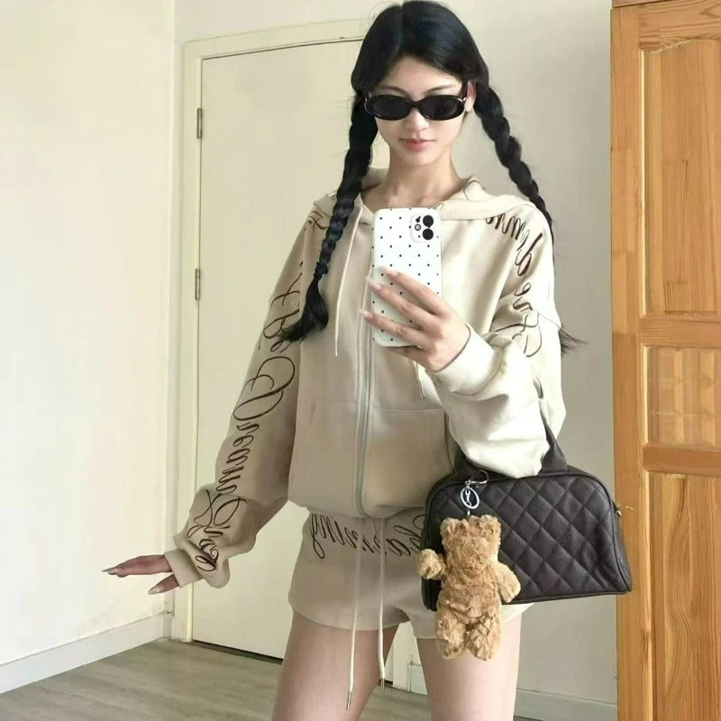 

Petite Hot Girl Outfit Set for Women 2026 Summer New Style Casual Retro Cardigan Hoodie Paired with Shorts Pants Two-piece Sets