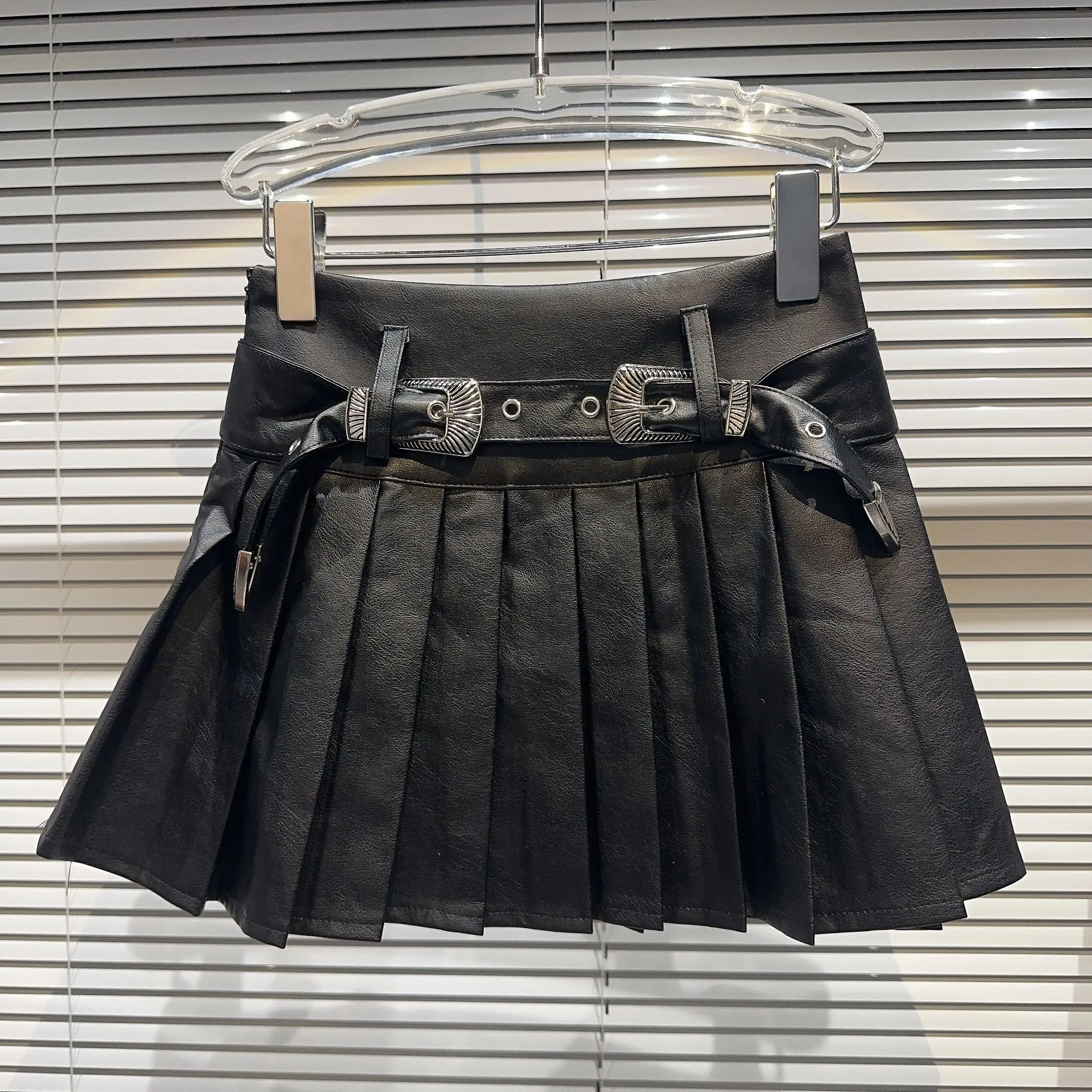 Gonna a trapezio a pieghe lucida in pelle PU intagliata retrò per ragazze alla moda Autunno Nuovo arrivo gonna ortod colore puro a vita media