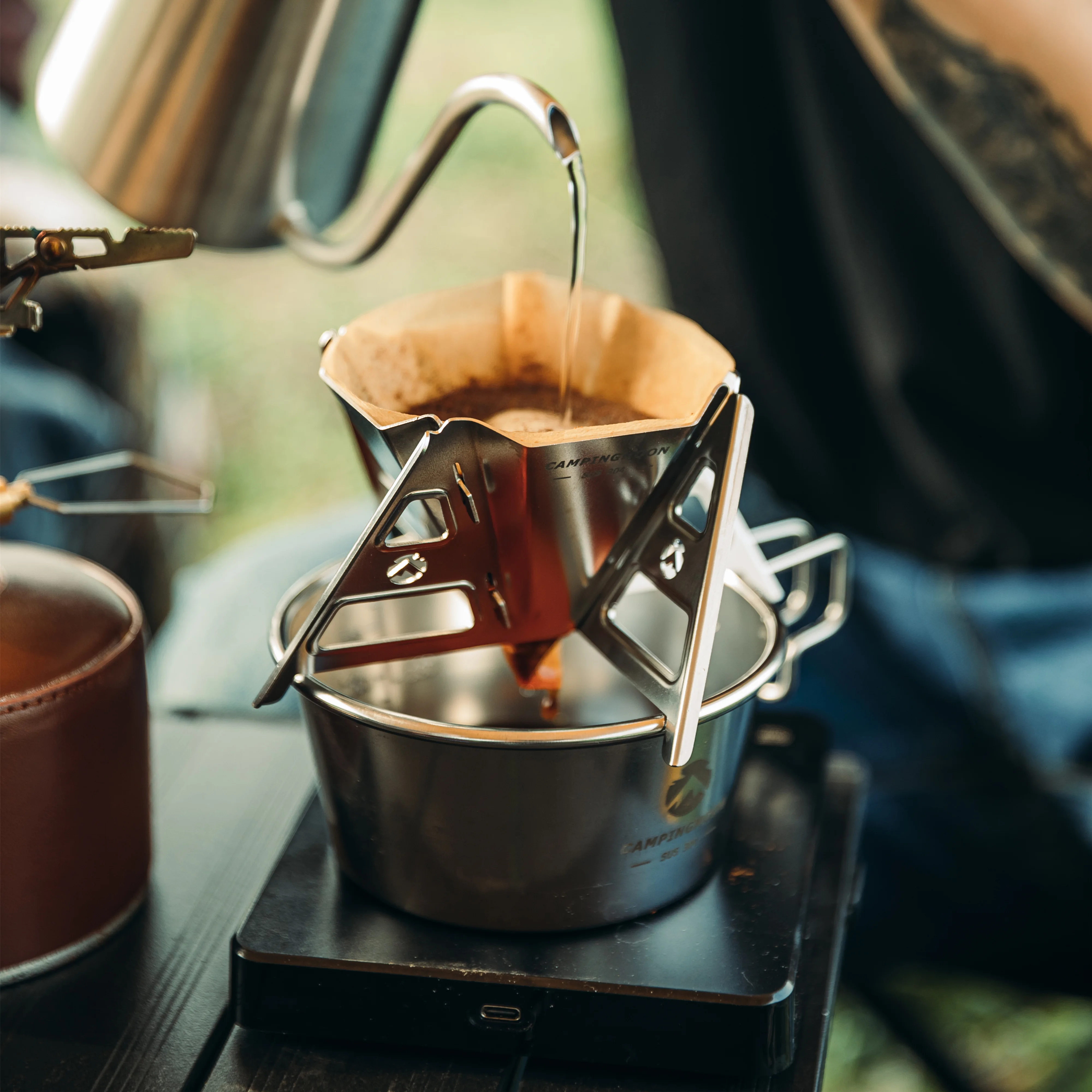 CAMPINGMOON COF-01 Embudo de café de acero inoxidable Soporte de filtro de café fabricado a mano creativo plegable desmontable