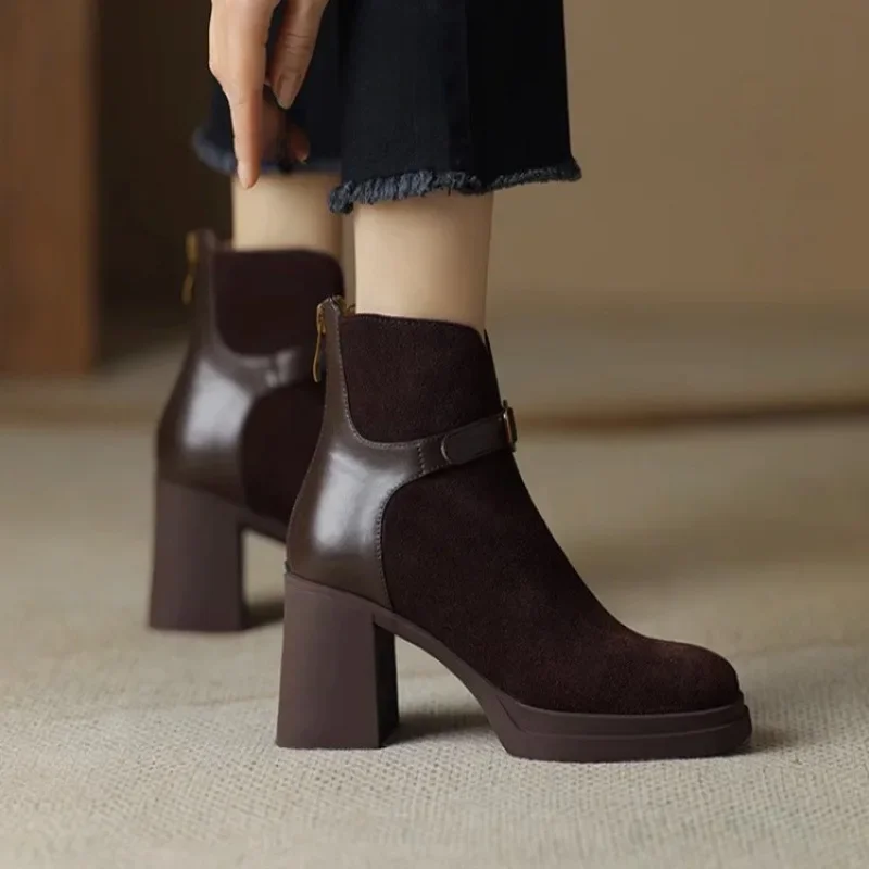 Botas de tacón grueso de cuero para mujer, botines de tubo empalmado, con cremallera, estilo mate, parte inferior gruesa, gigante, a la moda, Otoño e Invierno