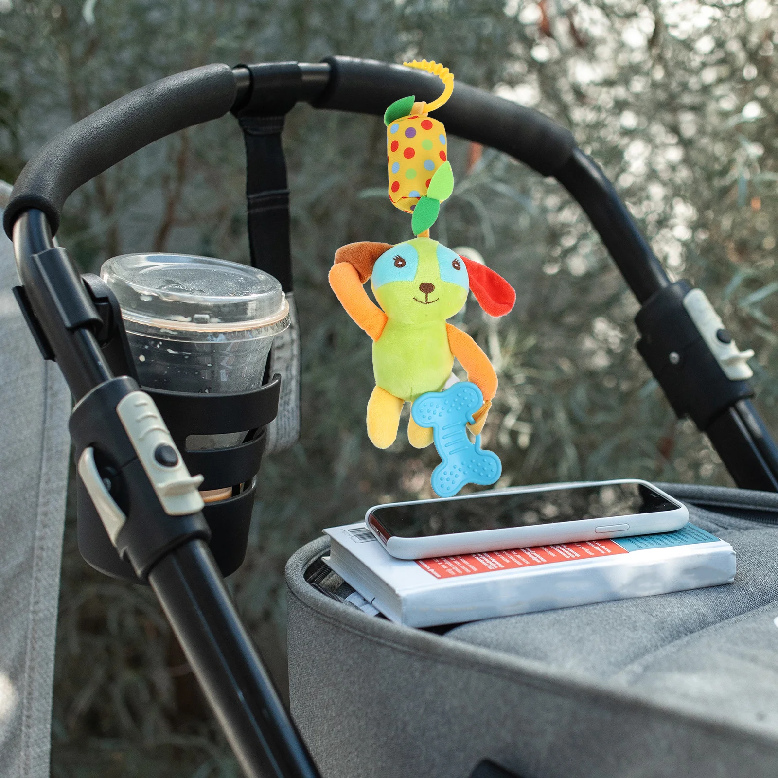 Zachte knuffeldier wieghanger schommel pasgeboren babybedje hangende decor felle kleuren tactiele zintuigen handoogcoördinatie auto