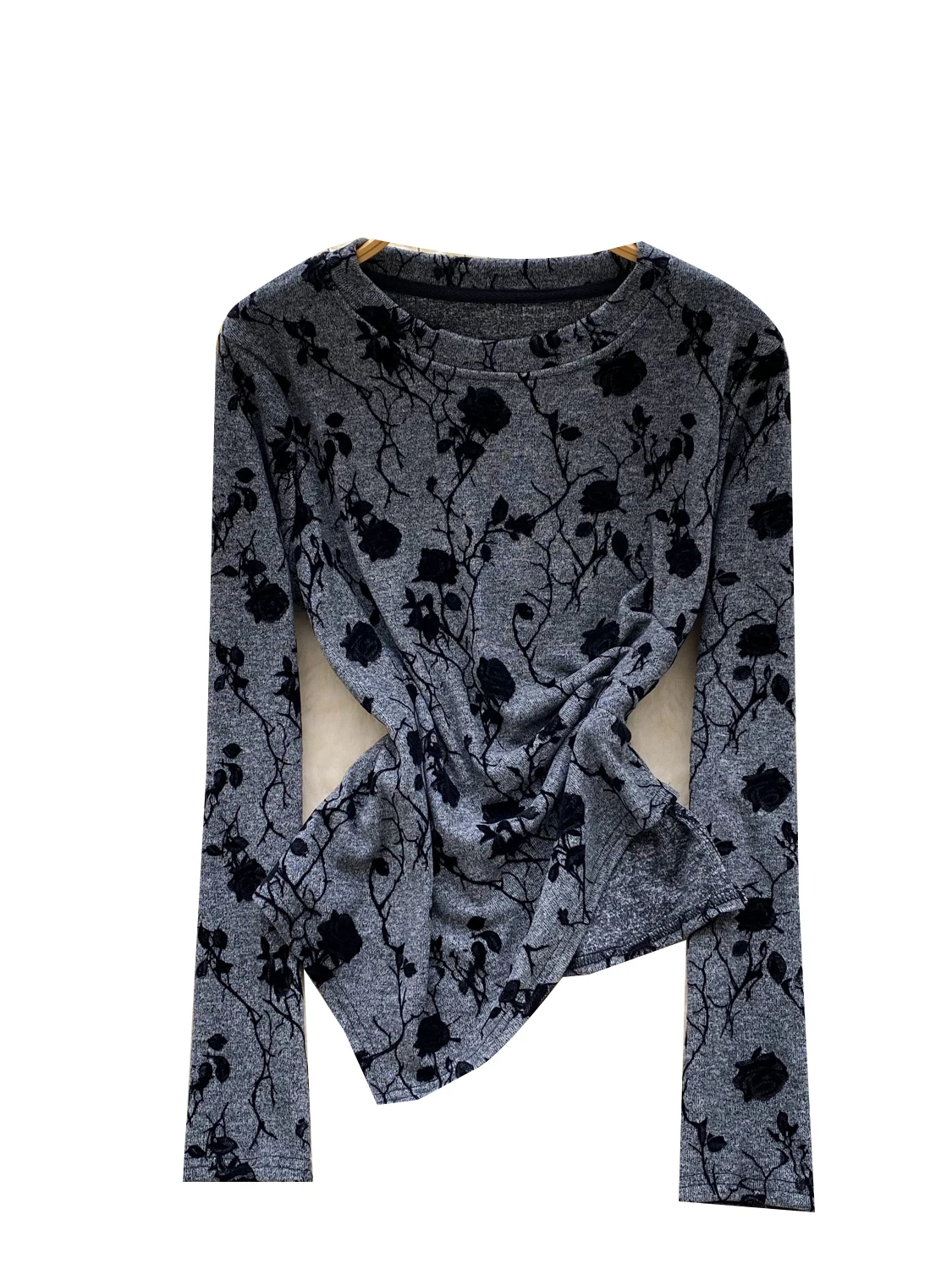 เสื้อยืดผู้หญิงทรงยาวแบบไม่สมมาตร ลายพิมพ์สไตล์เรโทร แฟชั่นฤดูใบไม้ร่วง-ฤดูหนาว  รัดเอว  ใส่ได้หลากหลาย ใช้เป็นเสื้อตัวในได้