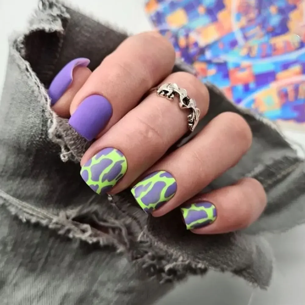 Fashion Short Round False Nails Zebra Stripes Fake Nails Full Cover French Nail Tips for Salon
