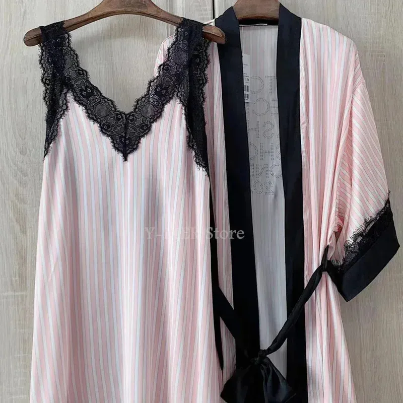 Setelan Piyama Garis Renda dengan Berlian Imitasi Wanita Satin Kimono Jubah Gaun Set Musim Panas V-Neck Bathrobe & Sling & Celana Pendek & Celana Lounge