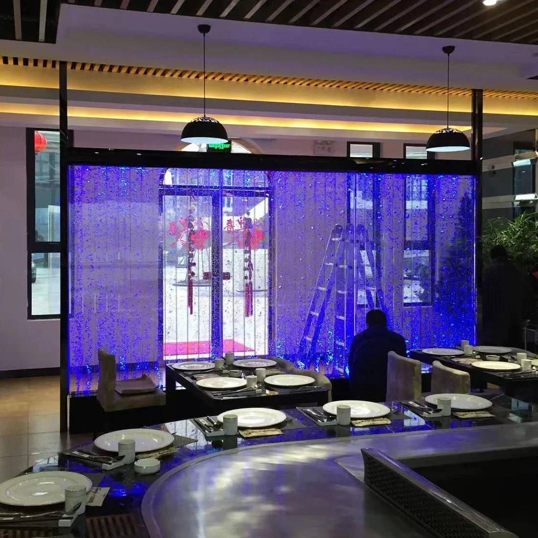 Large acrylic screen water curtain wall flowing water bubble wall creative fish tank aquarium porch partition can be customized