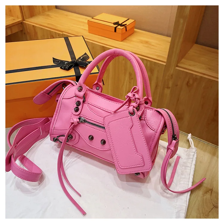 Edgy 2025, schoudertas met studs voor dames |   Unieke okseltasje |   Exclusieve crossbodytas met strass |   Biker chique handtas