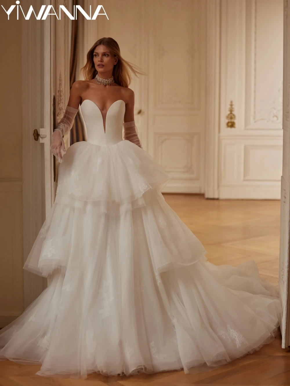 

Puffy Lace Tiered Long Wedding Dress Without Gloves Sexy Deep V-neck Backless Bridal Gown Customized Ivory Dresses For Bride