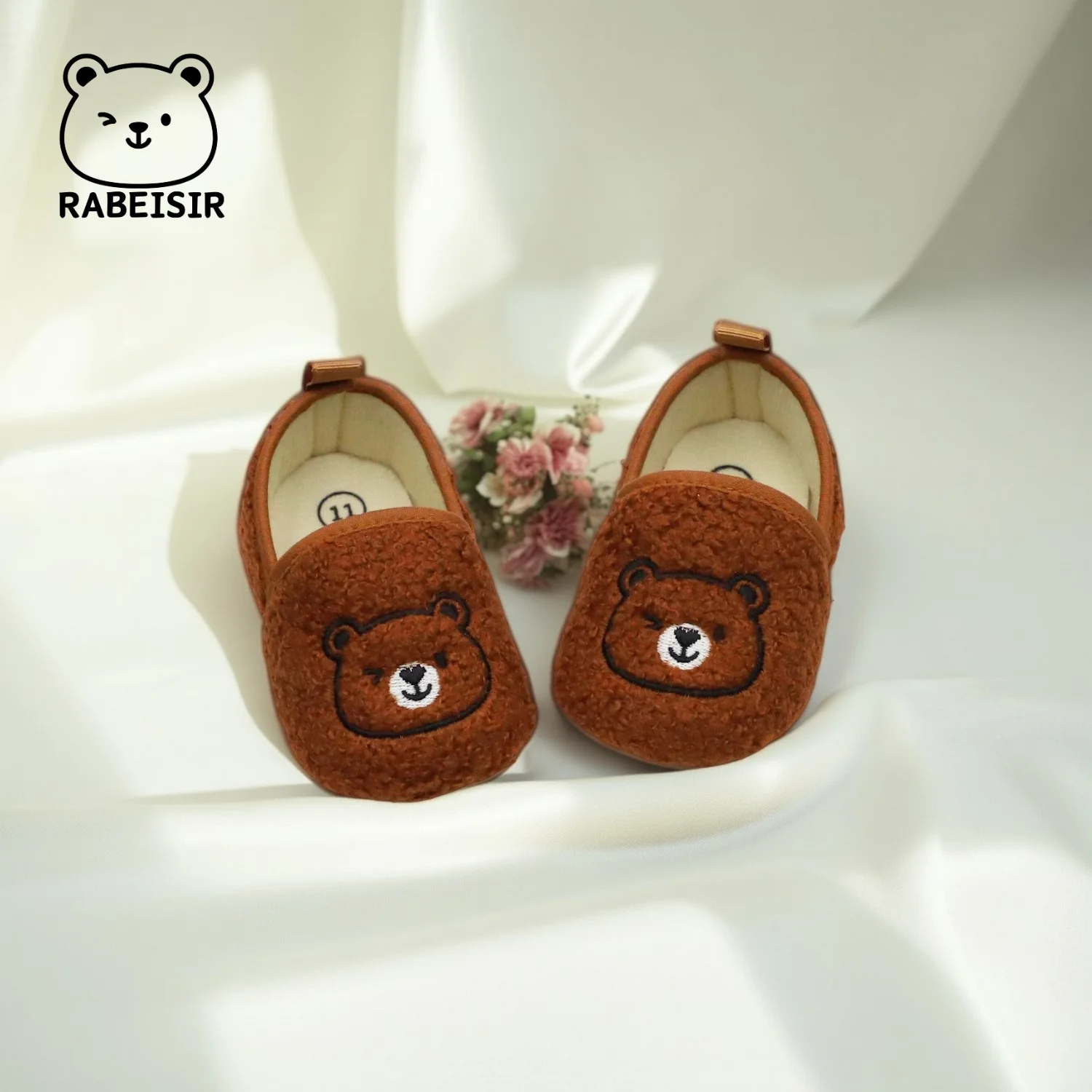 

Male Baby Stepping on Plush Shoes, 0-18 Months Old Baby Walking Shoes, Cute and Versatile