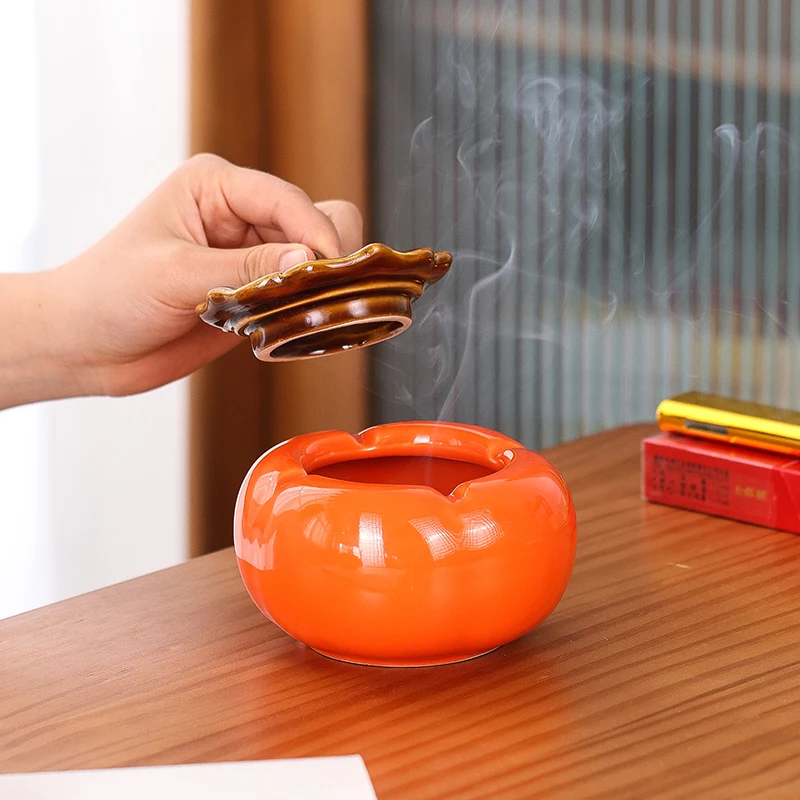 

Креативная керамическая пепельница в форме хурмы с крышкой, для дома и гостиной, защита от разлета пепла и дыма, большая.