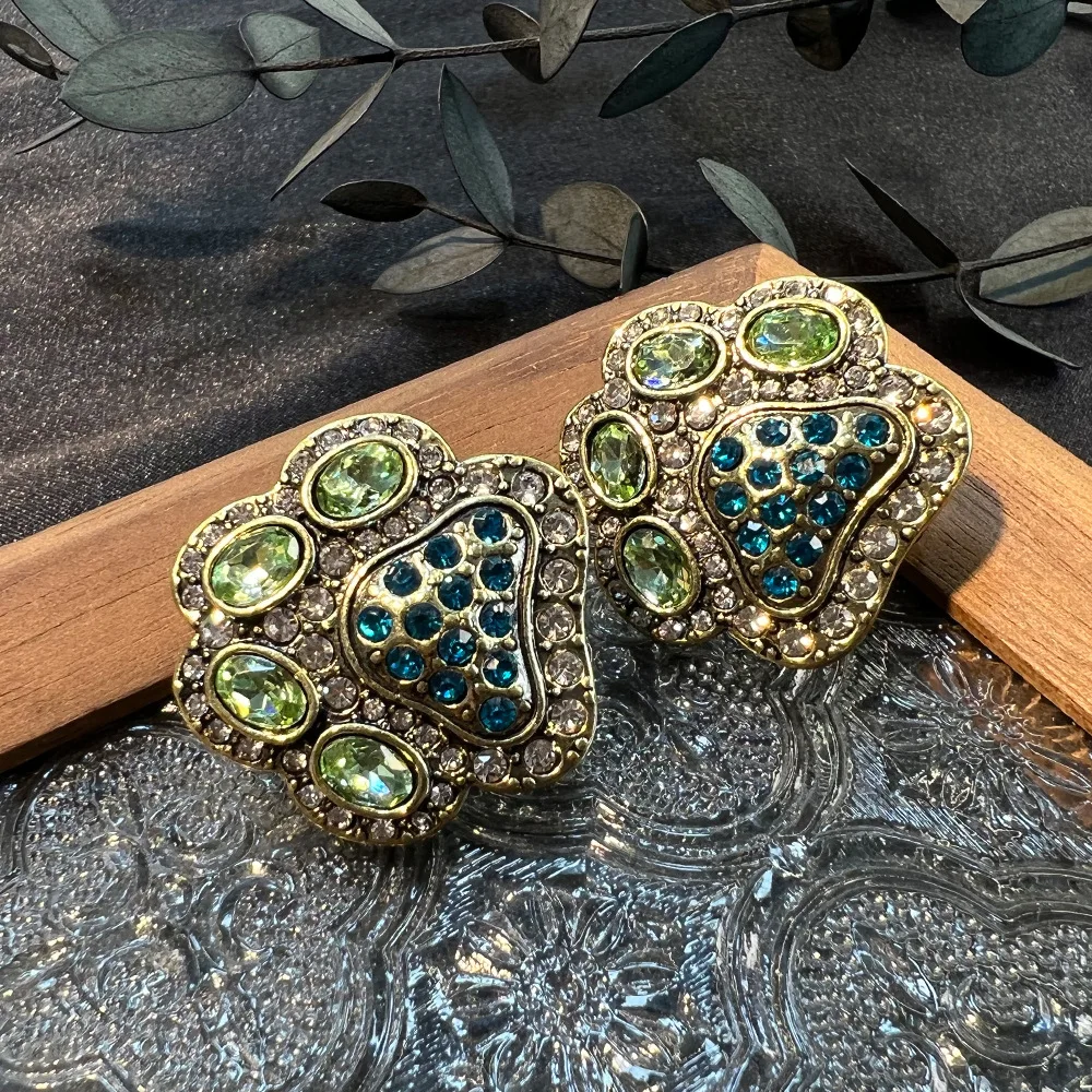 DIY accessories New vintage special-shaped retro bear paw colored gemstone plated real gold exquisite high-end medieval marking