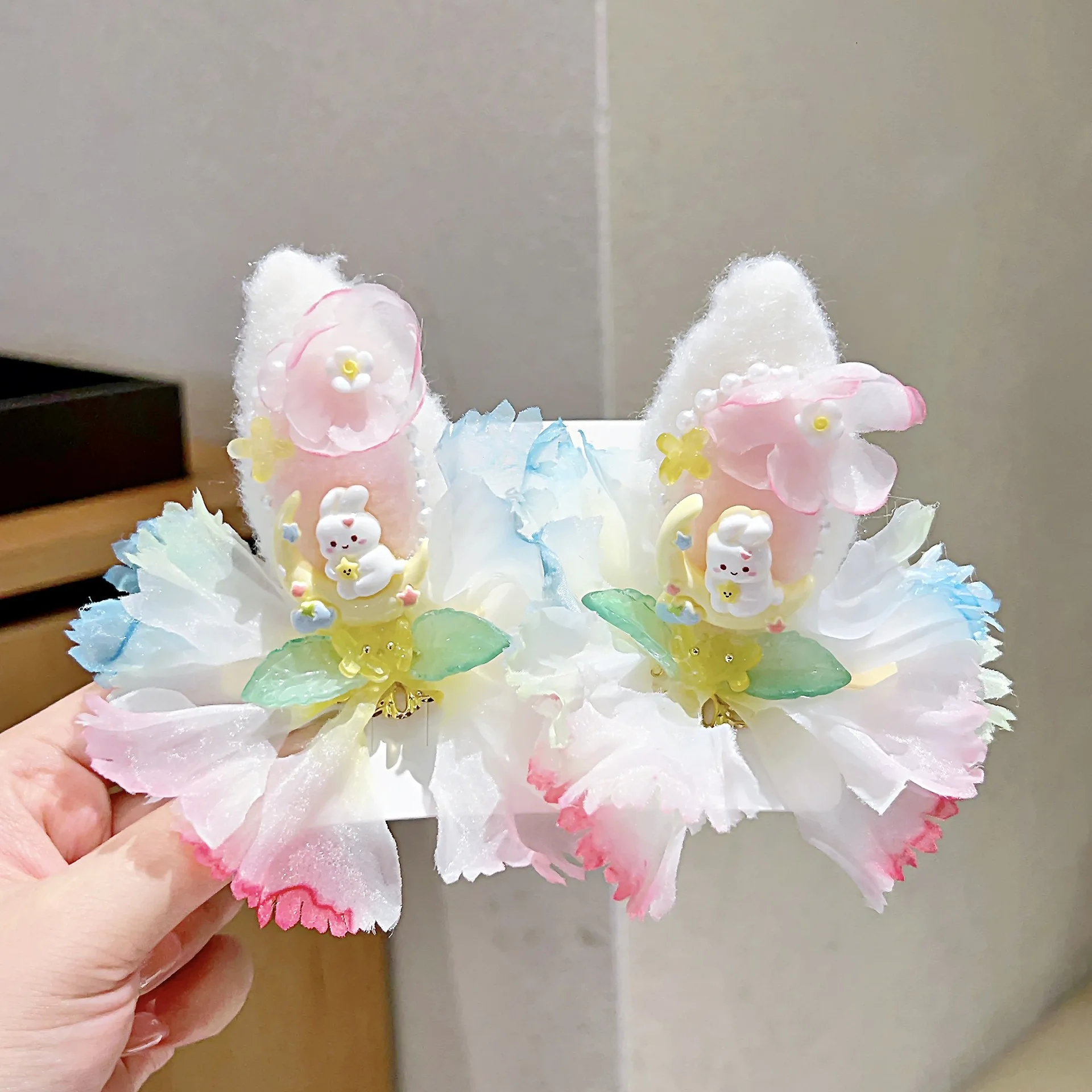 Dziecięce nakrycie głowy Hanfu, urocza spinka do włosów z króliczkiem, kwiatami i frędzlami, błyszcząca zawieszka, spinka księżniczki, akcesoria do włosów na święta.