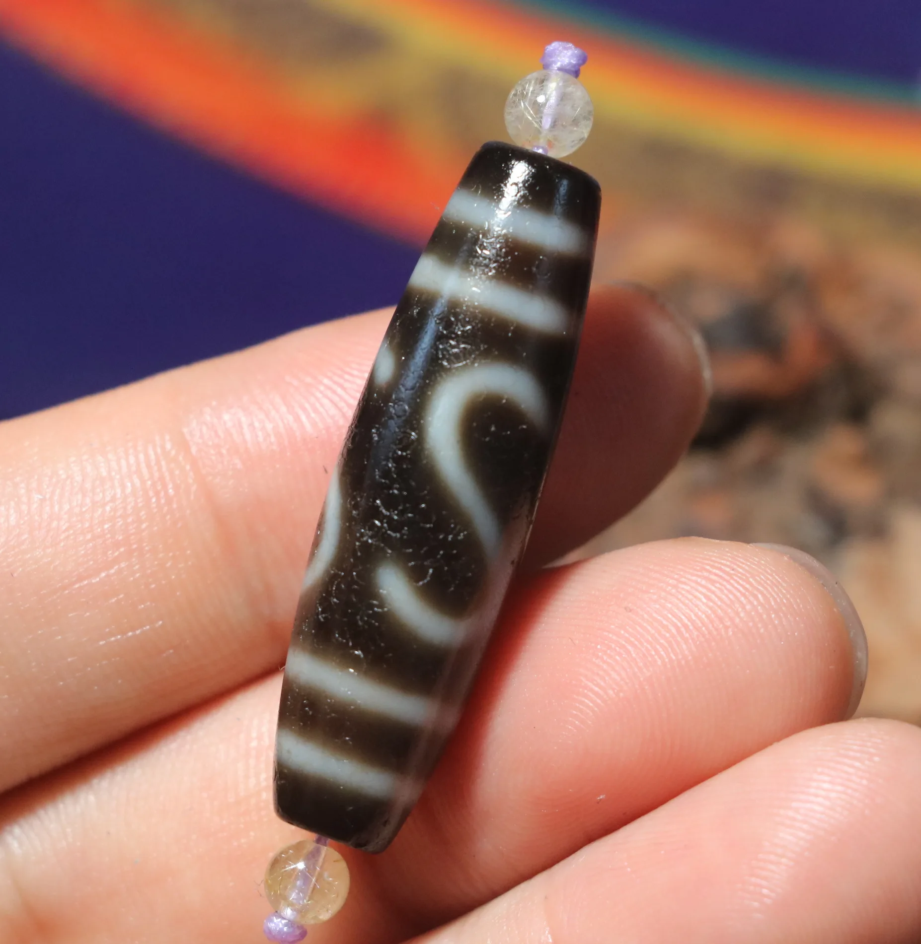 

A Treasure Energy Tibetan Old Agate Oily Patina S Money Hook Rich dZi Bead Amulet F Jewelry Timestown UPD22