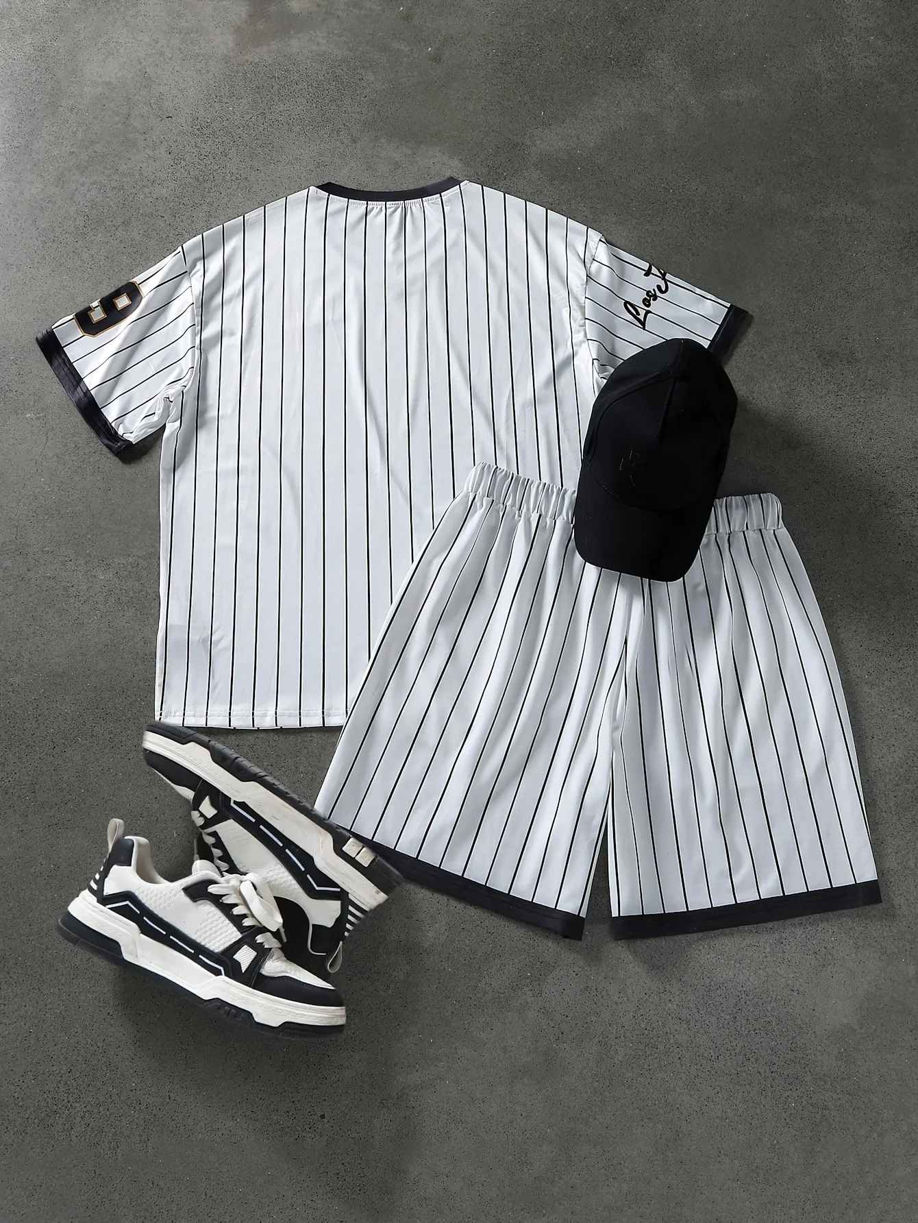 المجموعة الرجالية الجديدة لصيف 2025 عبارة عن طباعة رقمية ثلاثية الأبعاد عصرية وناعمة ومريحة وقابلة للتنفس