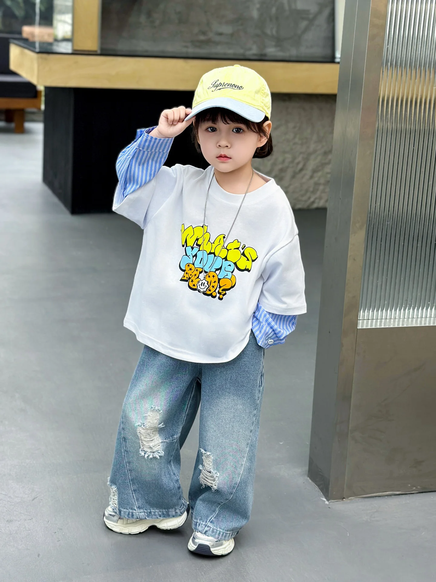 春のファッション男の子用衣装セットクールでハンサムなフェイクツーピーストレンディストリートウェア長袖tシャツと長ズボン