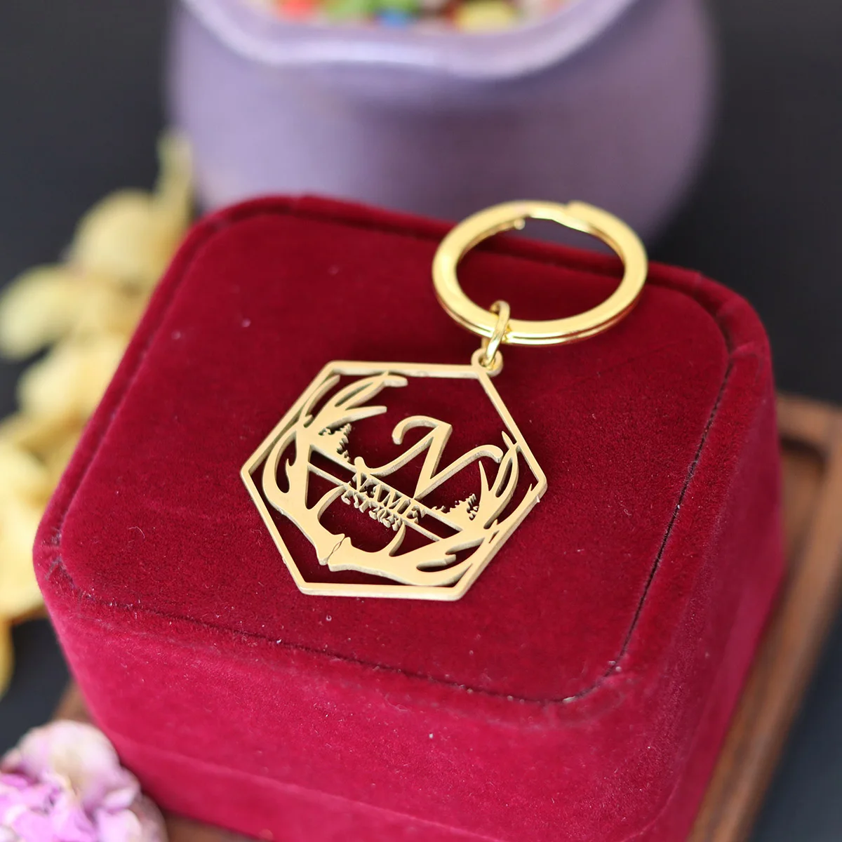 QIAMNI 鹿の角キーリングカスタマイズされた彫刻名日付キーホルダーパーソナライズされたステンレス鋼銘板キーチェーンお土産ギフト