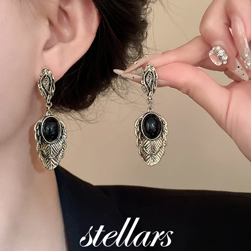 

Vintage Retro Palace Style Earrings - Silver Needle Oval Feather Leaf Design Unique Dangle Ear Jewelry, Elegant Statement Ear