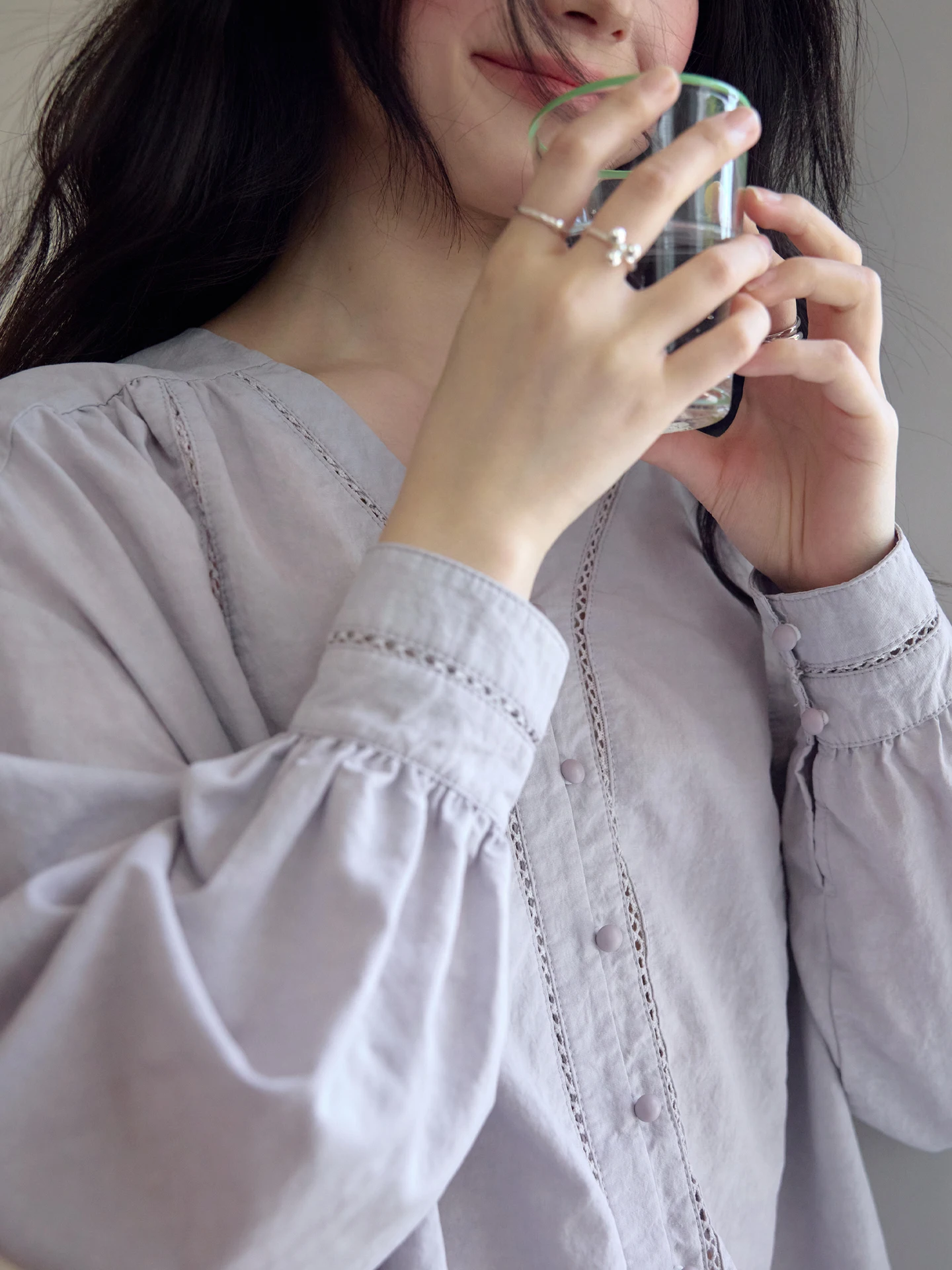 

Легкая дышащая женская рубашка пастельно-фиолетового цвета с кружевными вставками и длинными рукавами, повседневная, свободного кроя, для лета и весны, защита от солнца