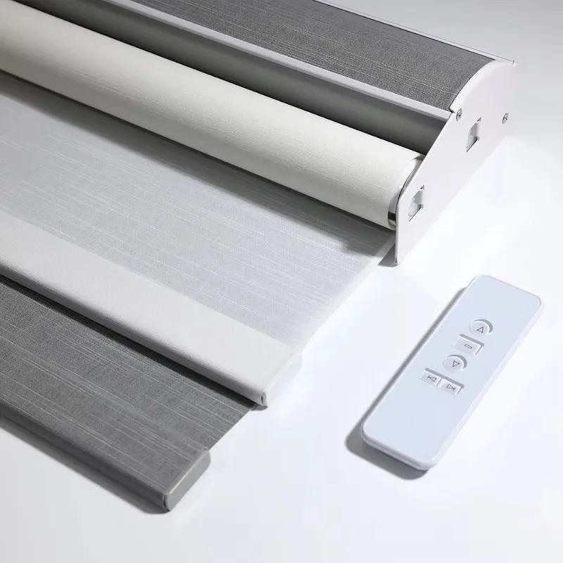 

Моторизованная умная рулонная штора с двойным слоем (день-ночь, полупрозрачная и светонепроницаемая) для отелей и офисов