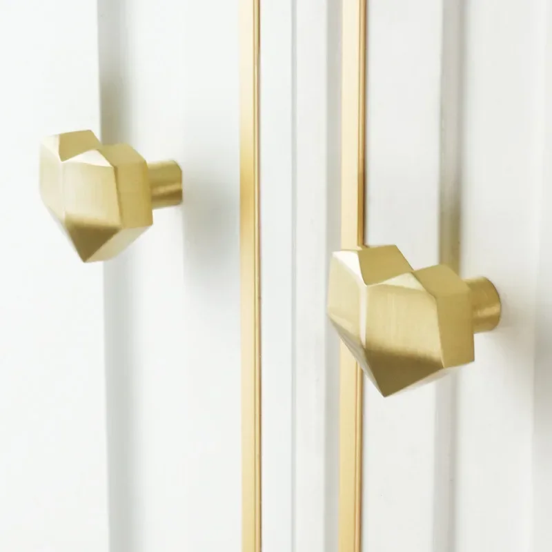 Brass Gold Geometric Love Shape Knob Light Luxury Kitchen Wardrobe Cabinet Door Handles Drawer Knobs and Pulls Furniture Decor