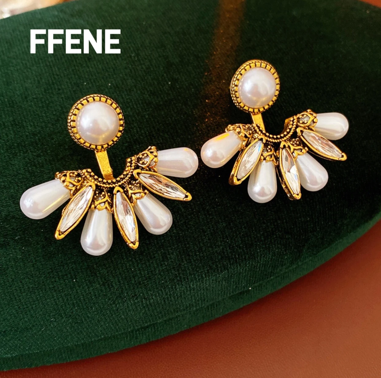 

[Personality] Silver needle set with zircon and pearl earrings, literary and retro design, fan-shaped pendant,earring luxurious