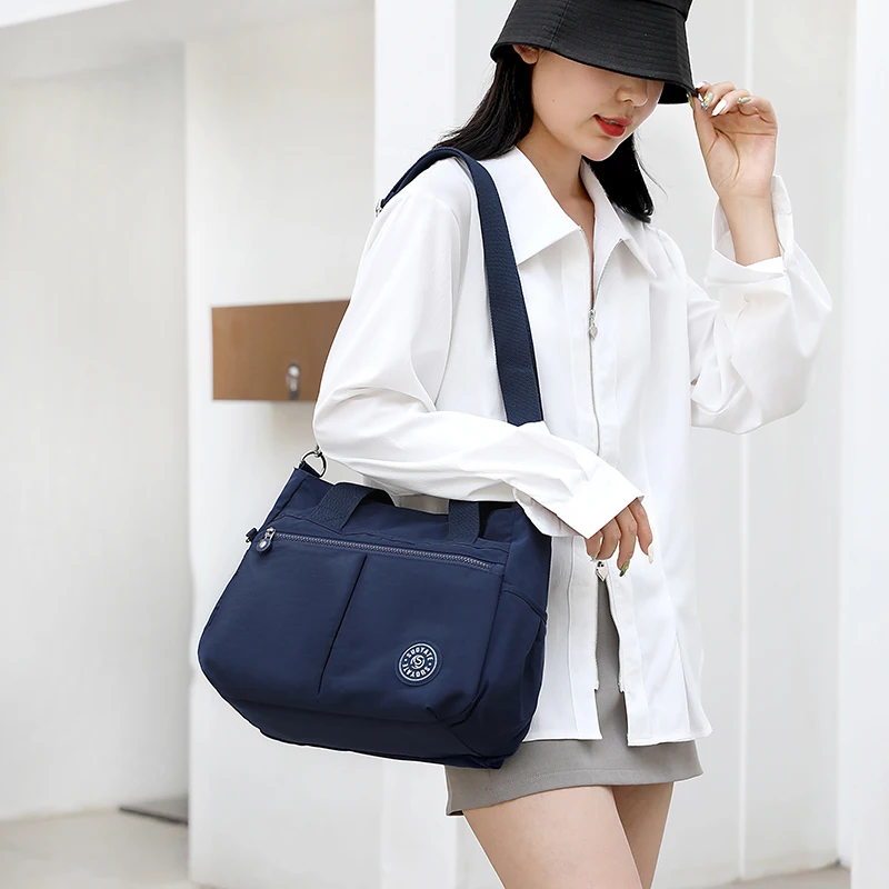 Schicke Damen Nylon Umhängetasche mit Verstellbarem Riemen Reißverschluss Vielseitige Einfarbige Schultertasche für den Alltag – Detail 5