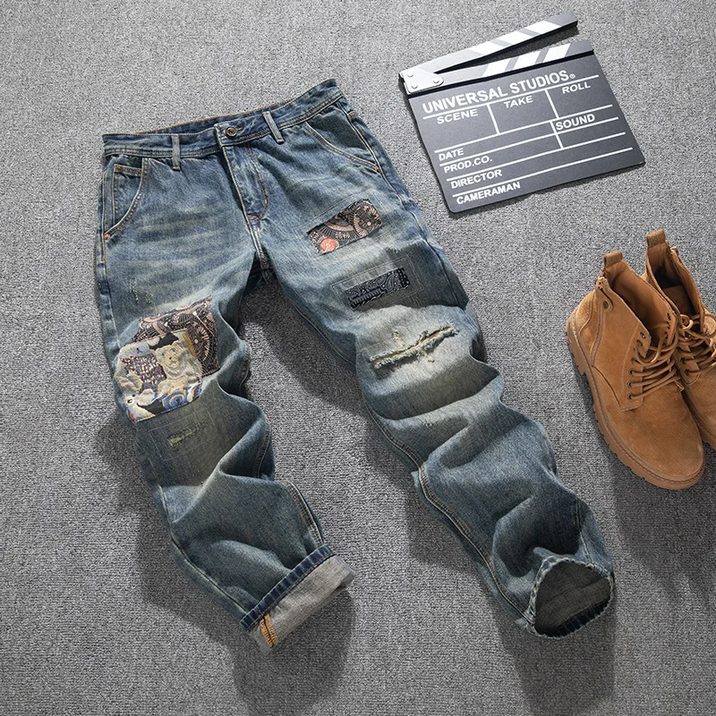 Jeans retrò da uomo a tubo dritto larghi alla moda primaverili ed estivi con fori strappati, giunture con toppe e pantaloni in denim patchwork