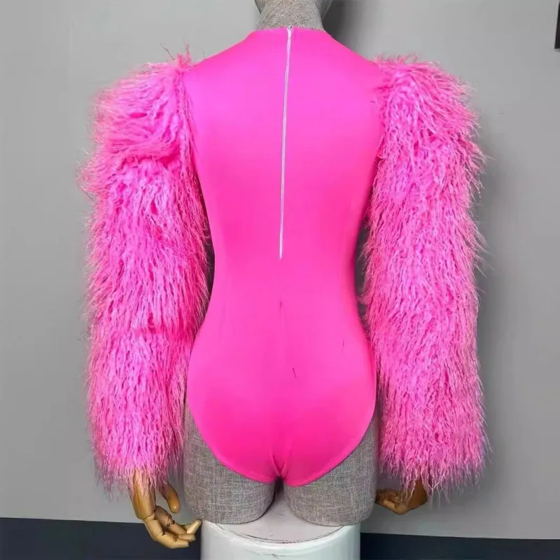2025 Abiti da spettacolo per bar e discoteca Abiti da performance sul palco alla moda e sottili in pelle lucida con giunture grandi e soffici rosa