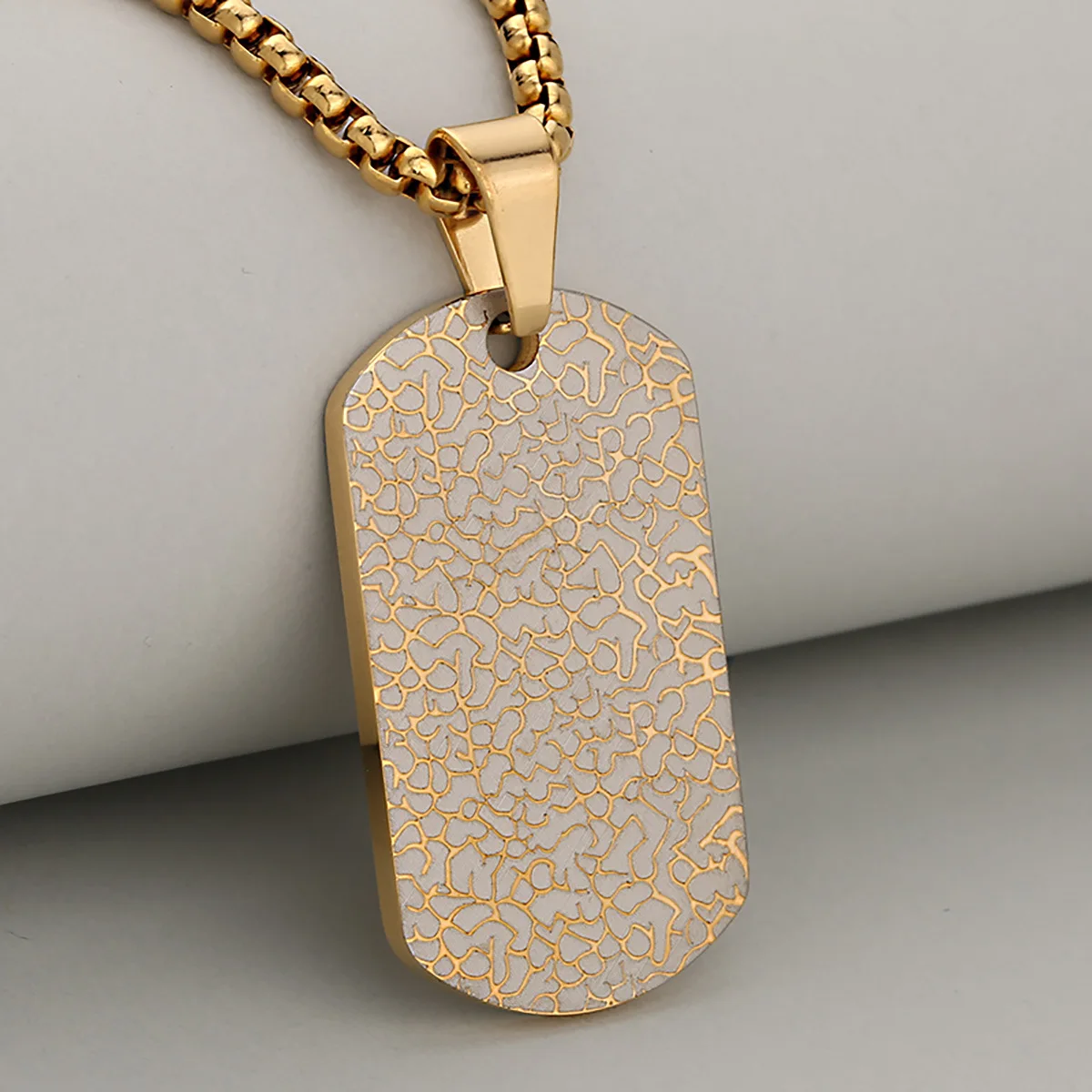 

Minimalist Texture Exquisite Pattern Light Luxury Stainless Steel Dog Tag Pendant Necklace For Men And Women,Versatile & Elegant