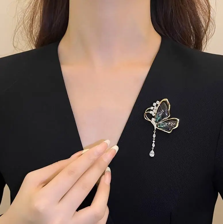 Exquisite Green Crystal Butterfly Brooch for Women Girls Metal Lapel Pins Suit Sweater Badges Jewelry Accessories Gift
