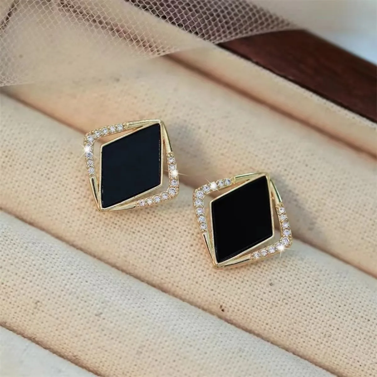 2pc Light Luxury Prismatic Black Diamond Earrings Alloy Material Inset Rhinestone New Women Cold Fashion Personality Exquisite image 2