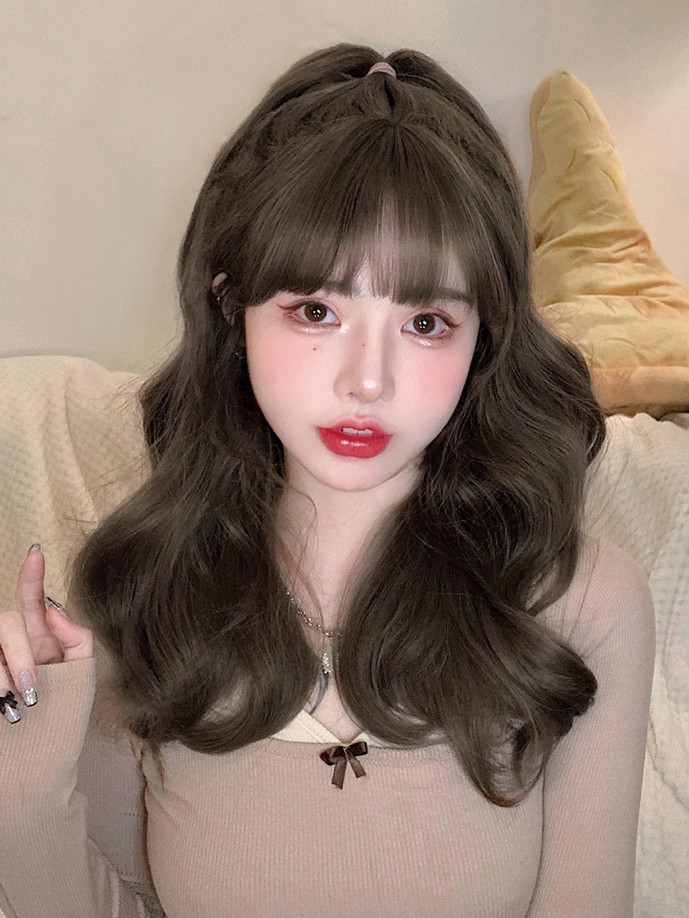 20Inch Greeny Brown Beautiful Synthetic Wigs with Bangs Medium Natural Wavy Hair Mechanism for Women Daily Use Heat Resistant