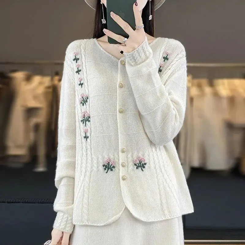 Autumn and Winter New Cardigan Round Neck Color Blocked Heavy Embroidery Hook Flower Sweater Korean Version Loose Knit Jacket