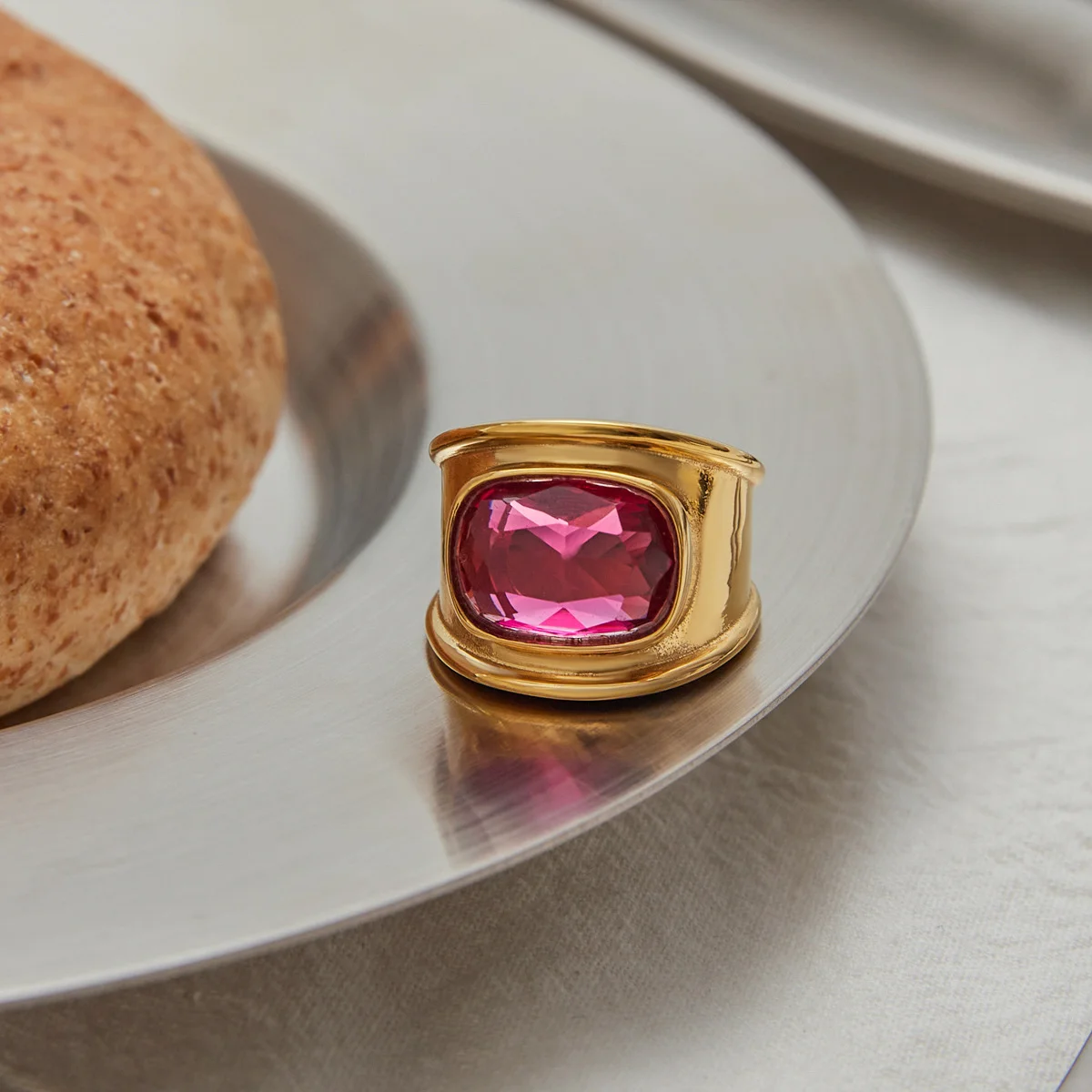 

Niche Design Pink Zircon Ring for Women, Luxury High-end Hand Jewelry, Anti-fade Stainless Steel & Titanium Steel