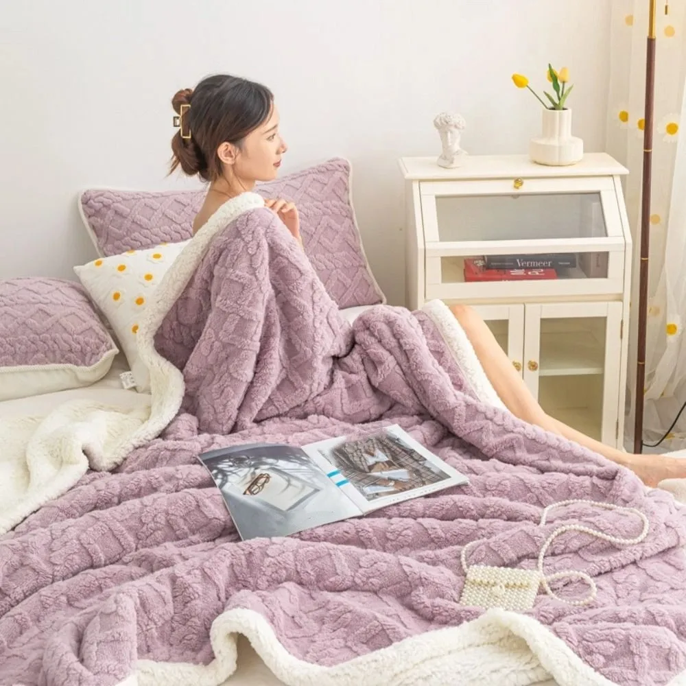 

Durable Solid Color Coral Velvet Blanket Jacquard Design Soft Rhombus Flannel Blanket Thicked Warm Office Nap Blanket Home
