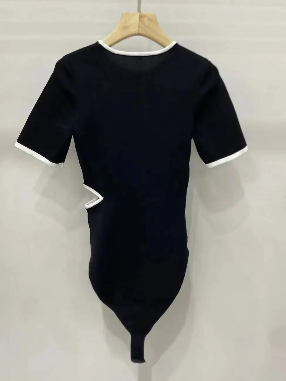 

Women Contrast Trim Short Sleeve Cutout Waist Knit Bodysuit Spring/Summer Elegant Casual Slim Bodycon Top