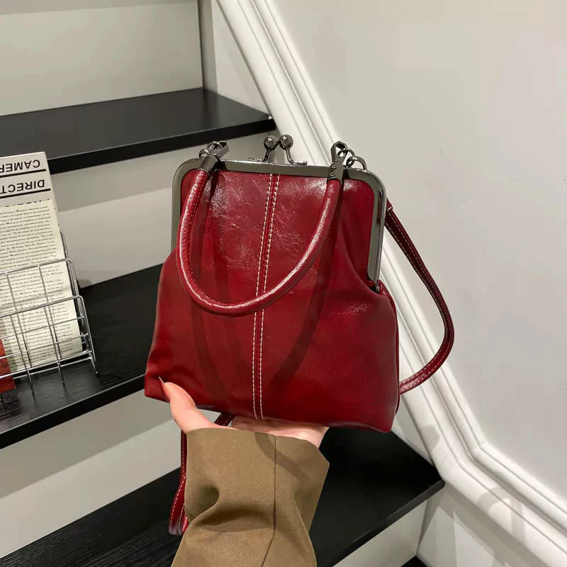 Women Clip Shell Crossbody Bag Vintage Brown PU Leather Shoulder Crossbody Purse Practical Daily Design Handbag
