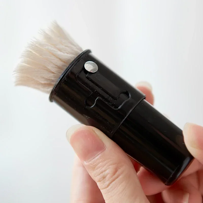 Small Dustproof Grease Brush Featuring Cover and Exquisite Barbecue Simple Household Kitchen Heat Resistant
