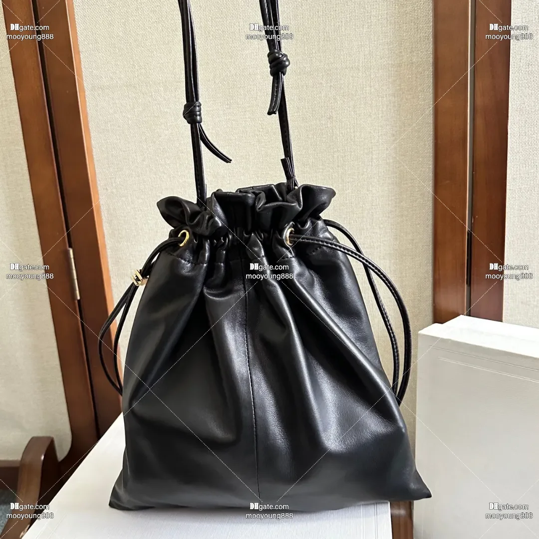 

wholesale price 12A upgrade mirror quality designer crystal pouch bag genuine leather handbags for women 32cm luxury
