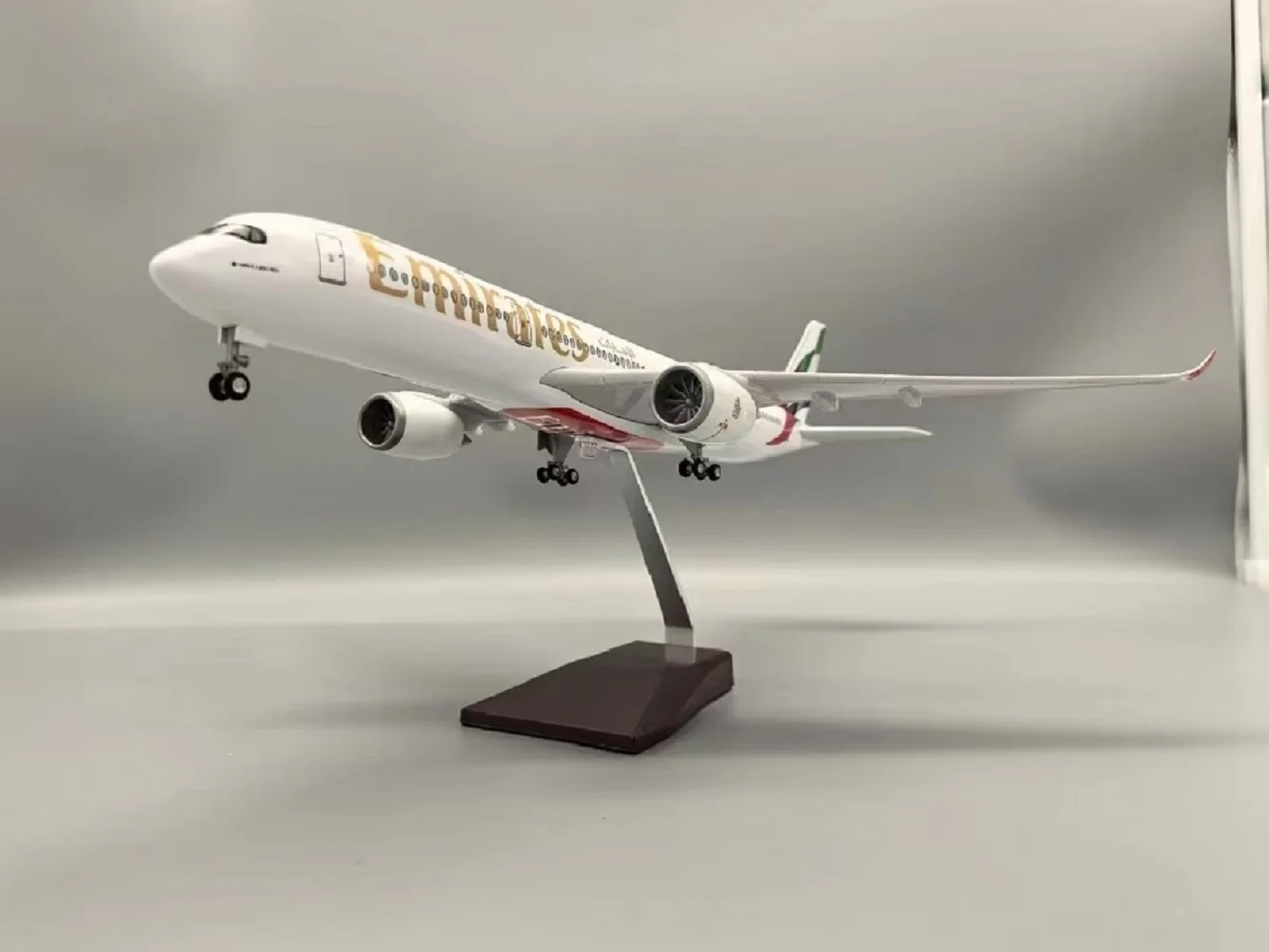 الطيران تذكارية لعبة الطائرة ايرباص A350 الإمارات 47 سنتيمتر 1:142 مقياس نموذج طائرة لعبة ايرباص مصباح ليد آلة Diecasting هدية بواسطة