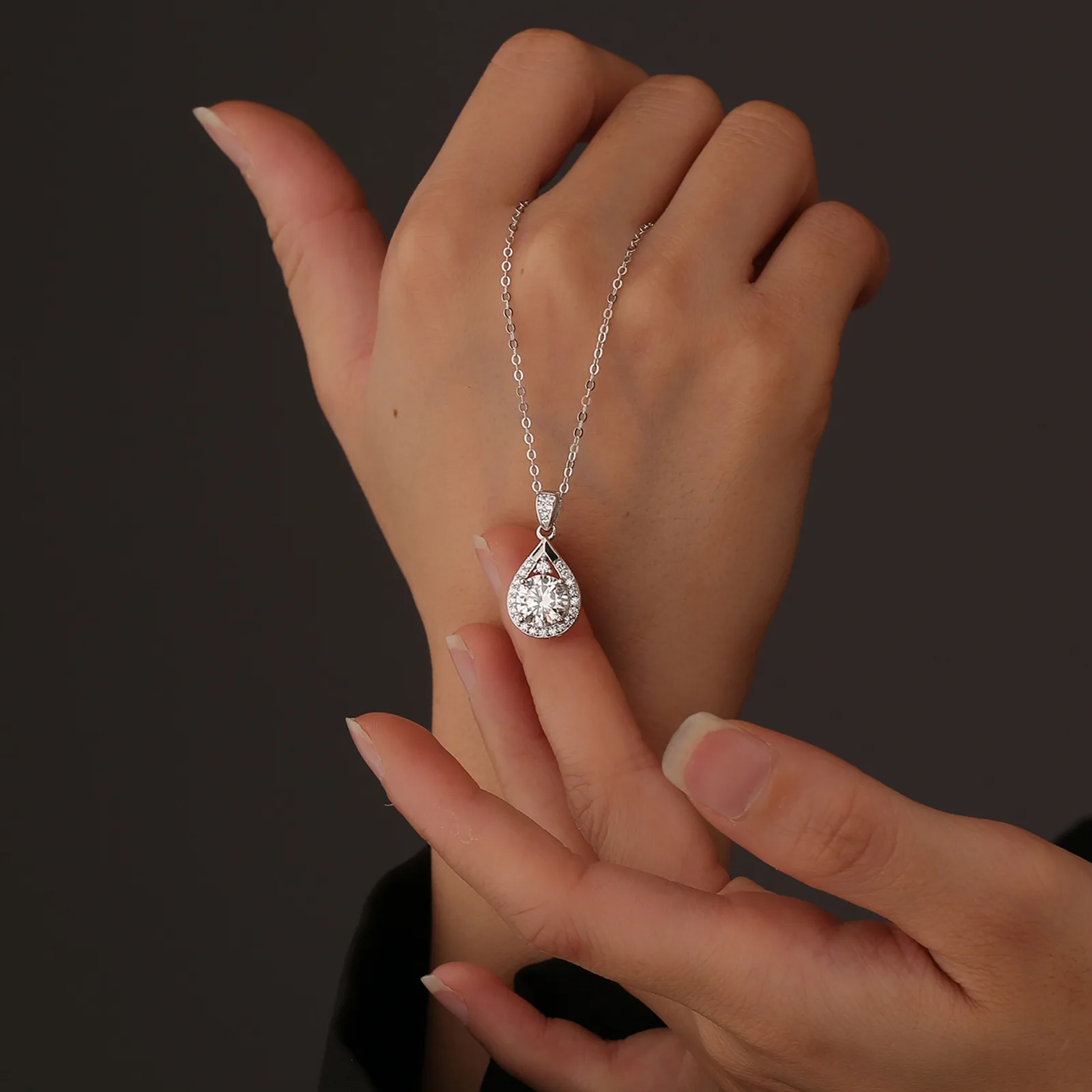 

Ожерелье с подвеской в виде капли воды из муассанита Ehhai грушевидной огранки для женщин, цепочки из стерлингового серебра S925, свадебные украшения, подарки с сертифицированием