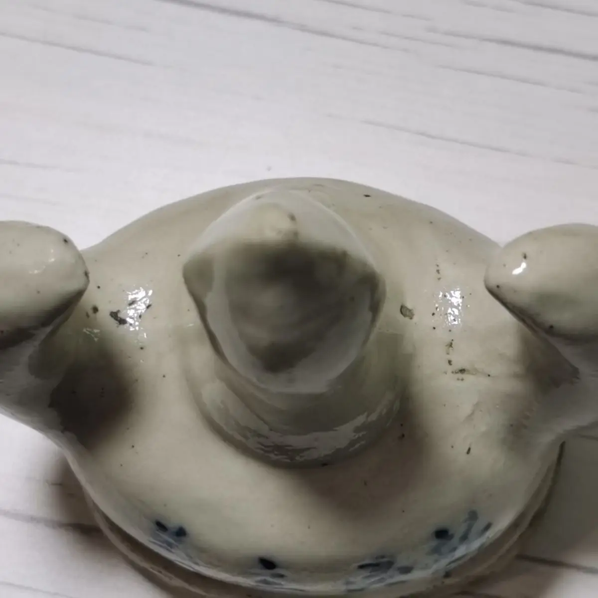 A blue and white pen holder during the Republic of China, inscription: New Democracy