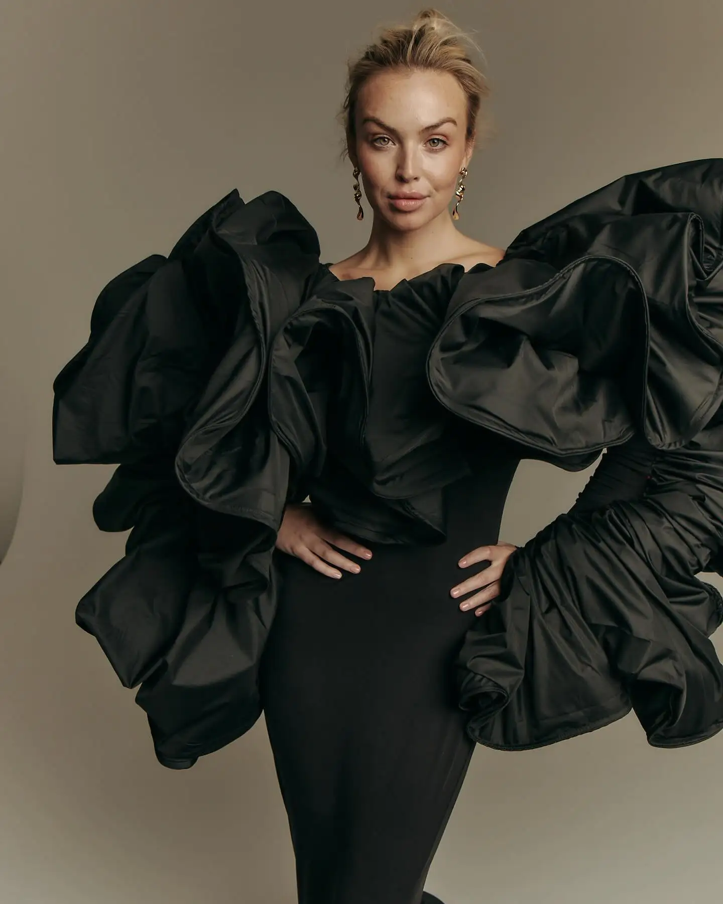 Robe de Soirée Sirène Noire Bouffante, Tenue Élégante à Volants, Manches sulf, en Taffetas, Dos aux, pour Bal de Promo