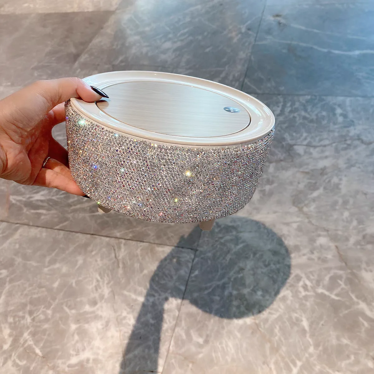 Luxury desktop Trash can Artificial diamond-encrusted pressed home dresser desk storage bucket with lid