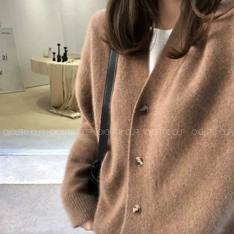 2023 autumn and winter new cashmere V-neck knit coat senior sense fold wear woolen sweater women loose cardigan