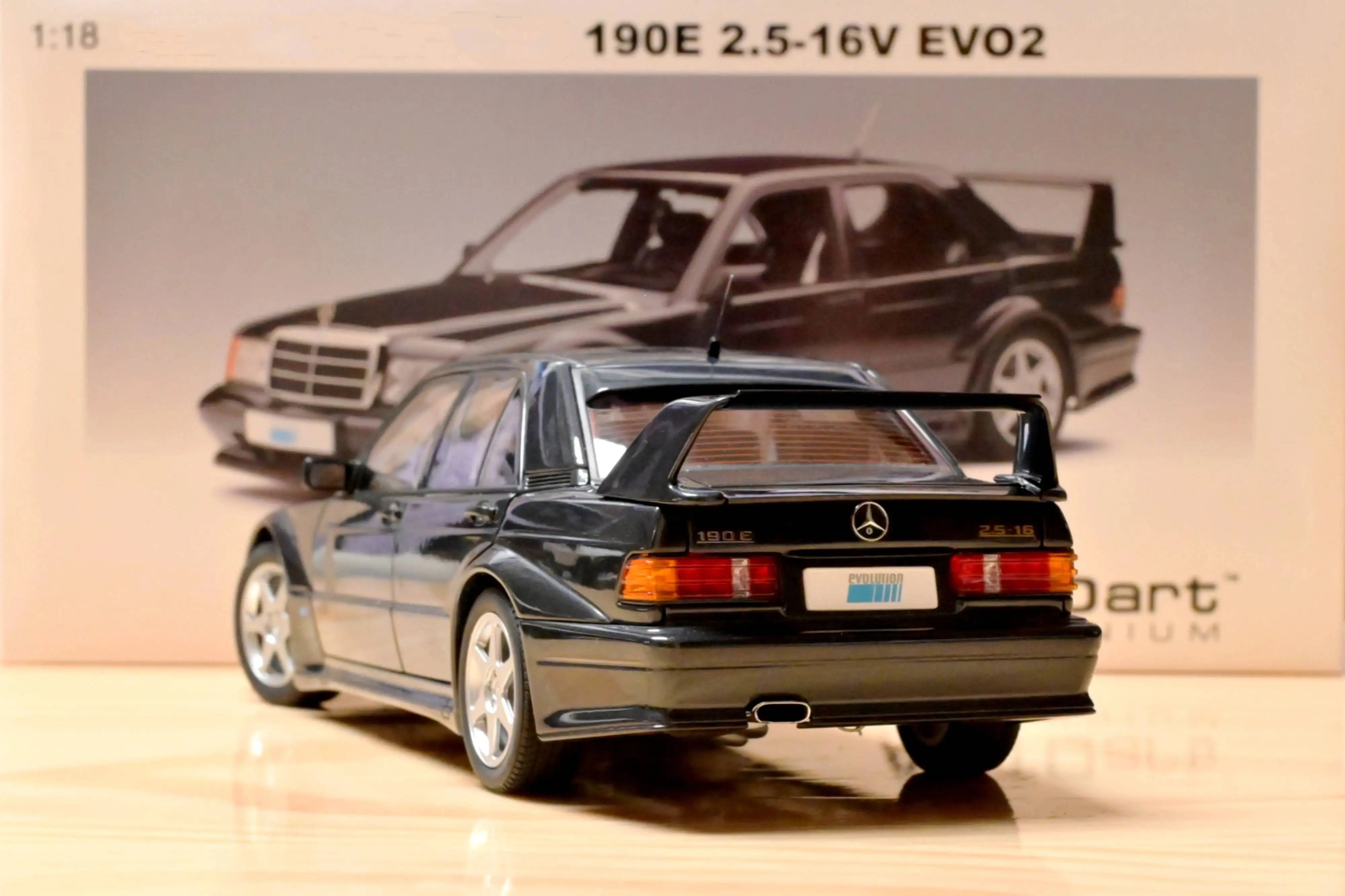 โมเดลรถยนต์ Autoart 1:18 190E 2.5-16V EVO2 สีดำ รุ่นจำลองลิมิเต็ดอิดิชั่น โครงสร้างโลหะผสมแบบเปิดได้ทุกส่วน ของเล่นสะสม ของขวัญ