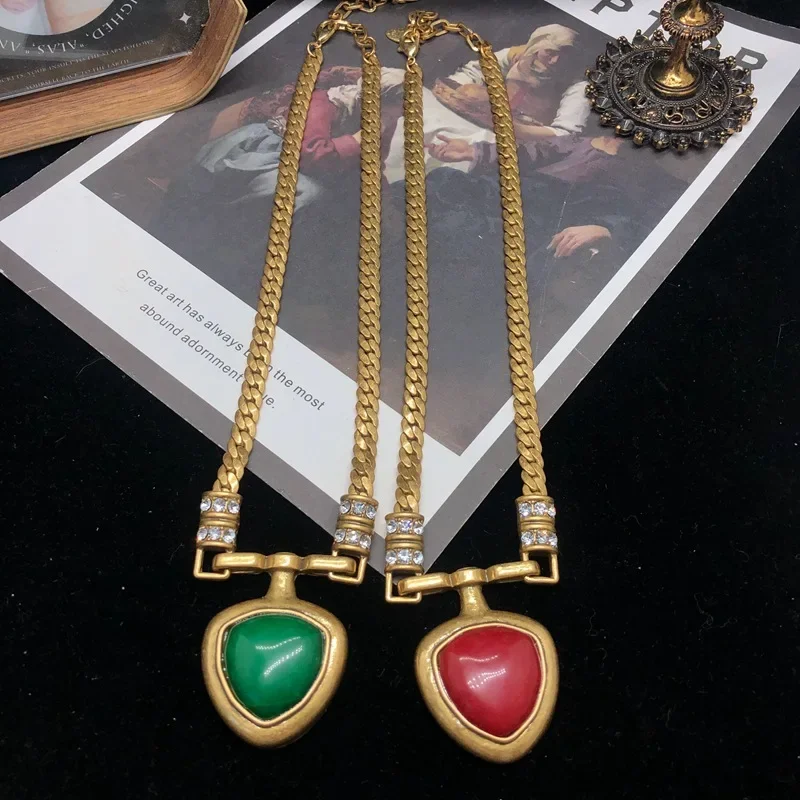 French niche electric golden plated court style heart-shaped red green gem stone necklace luxury delicate female accessories